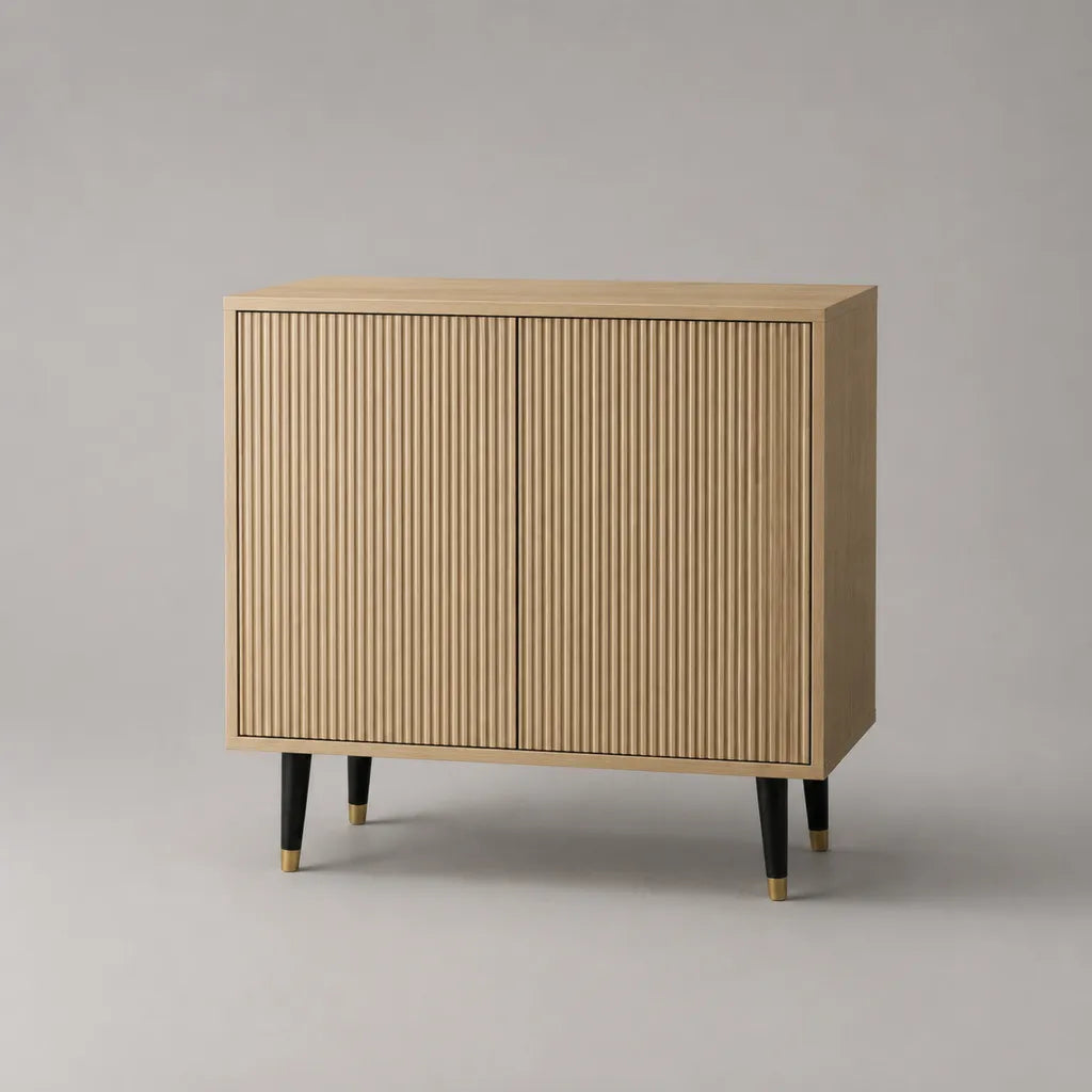 Sideboard aus MDF mit 2 Türen und geriffelter Front, Eichenoptik Natur, Schwarz und Goldfarben, 80 × 40 × 90 cm